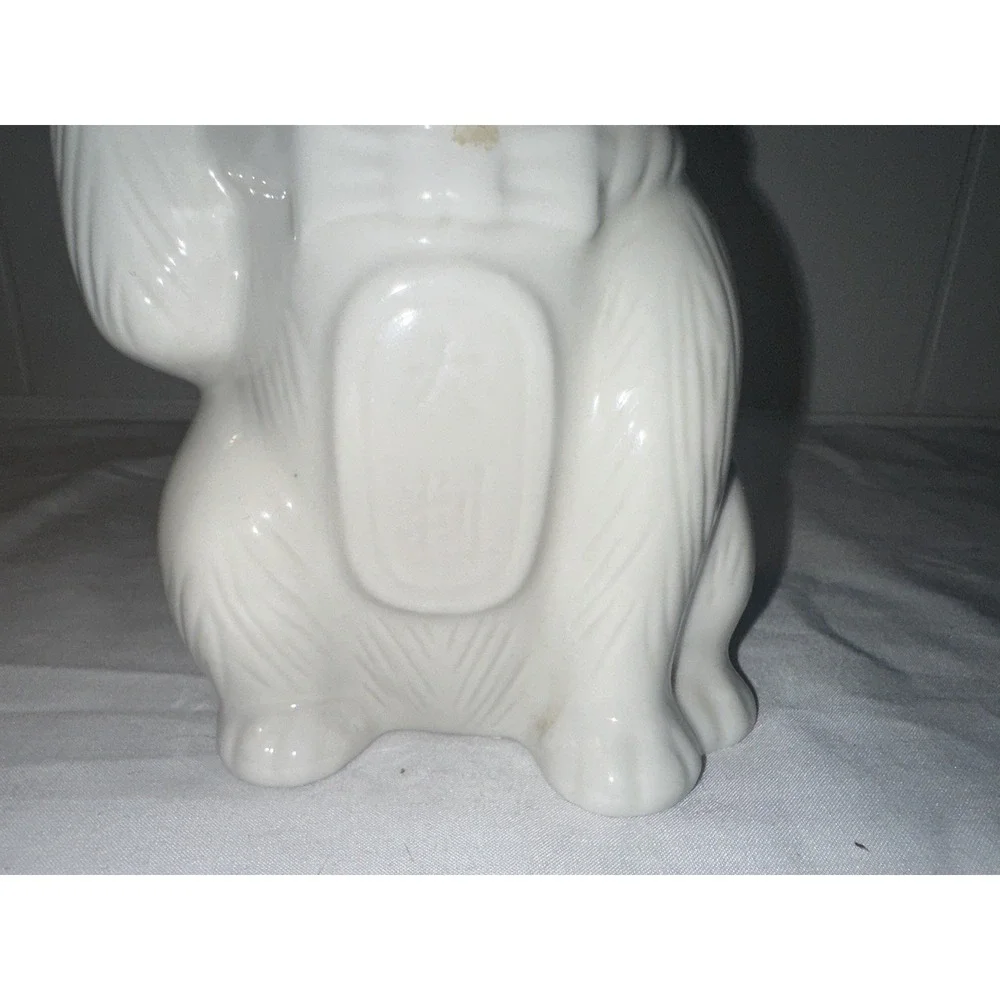 Vintage White Porcelain Maneki Neko Lucky Cat Figurine –‎ Made in China